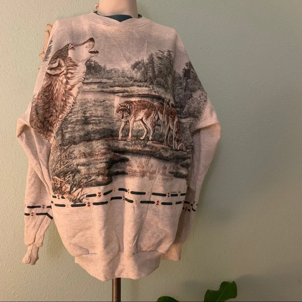 ๐บ Art Unlimited Wolf Sweatshirt ๐บ - Picture 1 of 9